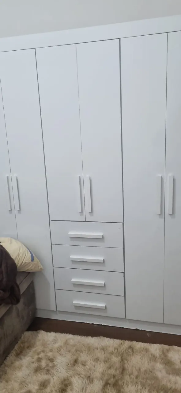 Guarda roupas 6 portas 4 gavetas semi novo