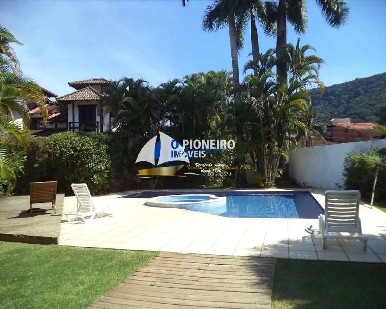 Casa em condomínio à venda na Barra do Sahy!