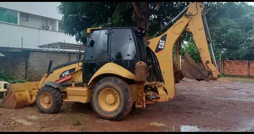 Retroescavadeira Caterpillar 416E