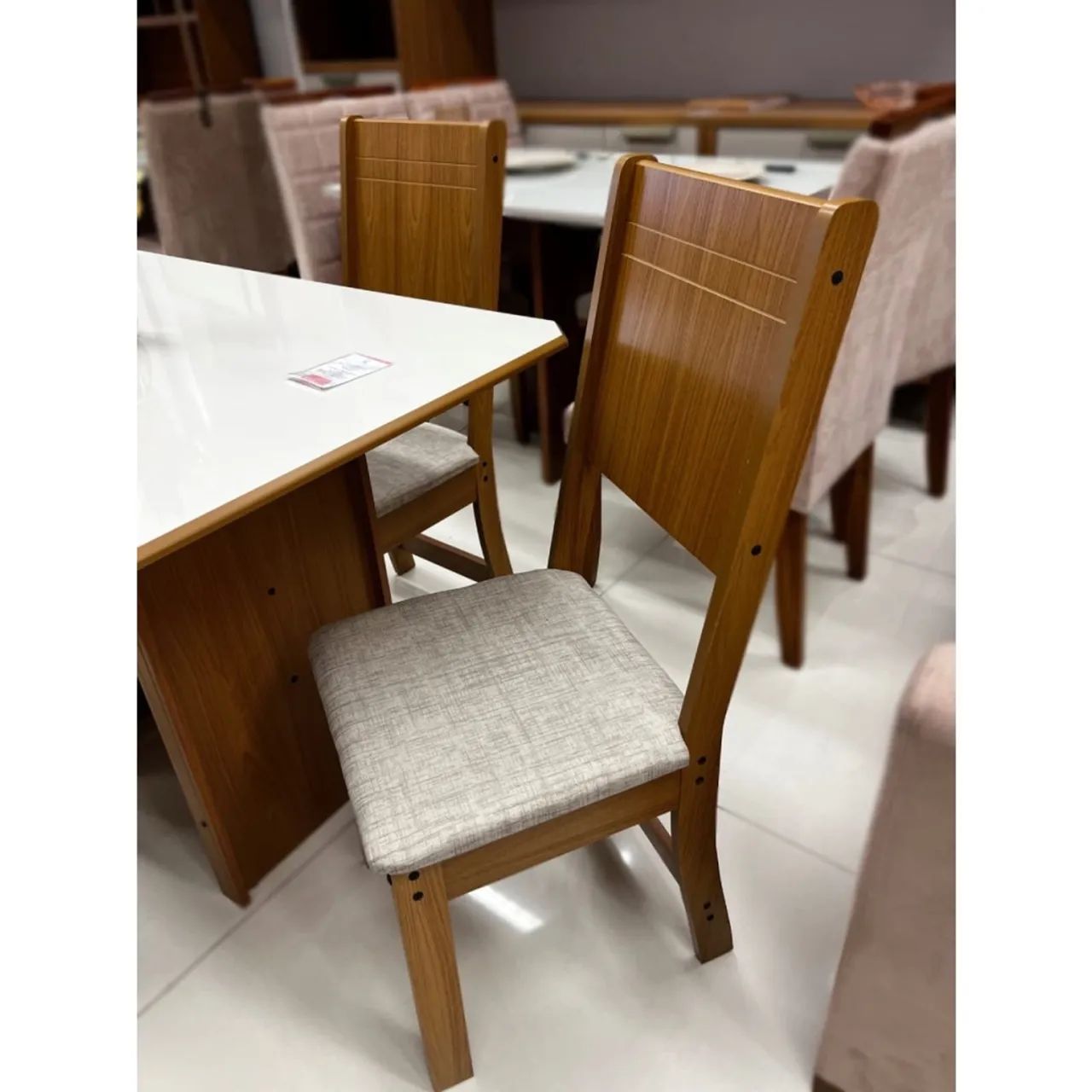 CONJUNTO DE MESA COM 4 CADEIRAS NOVA 