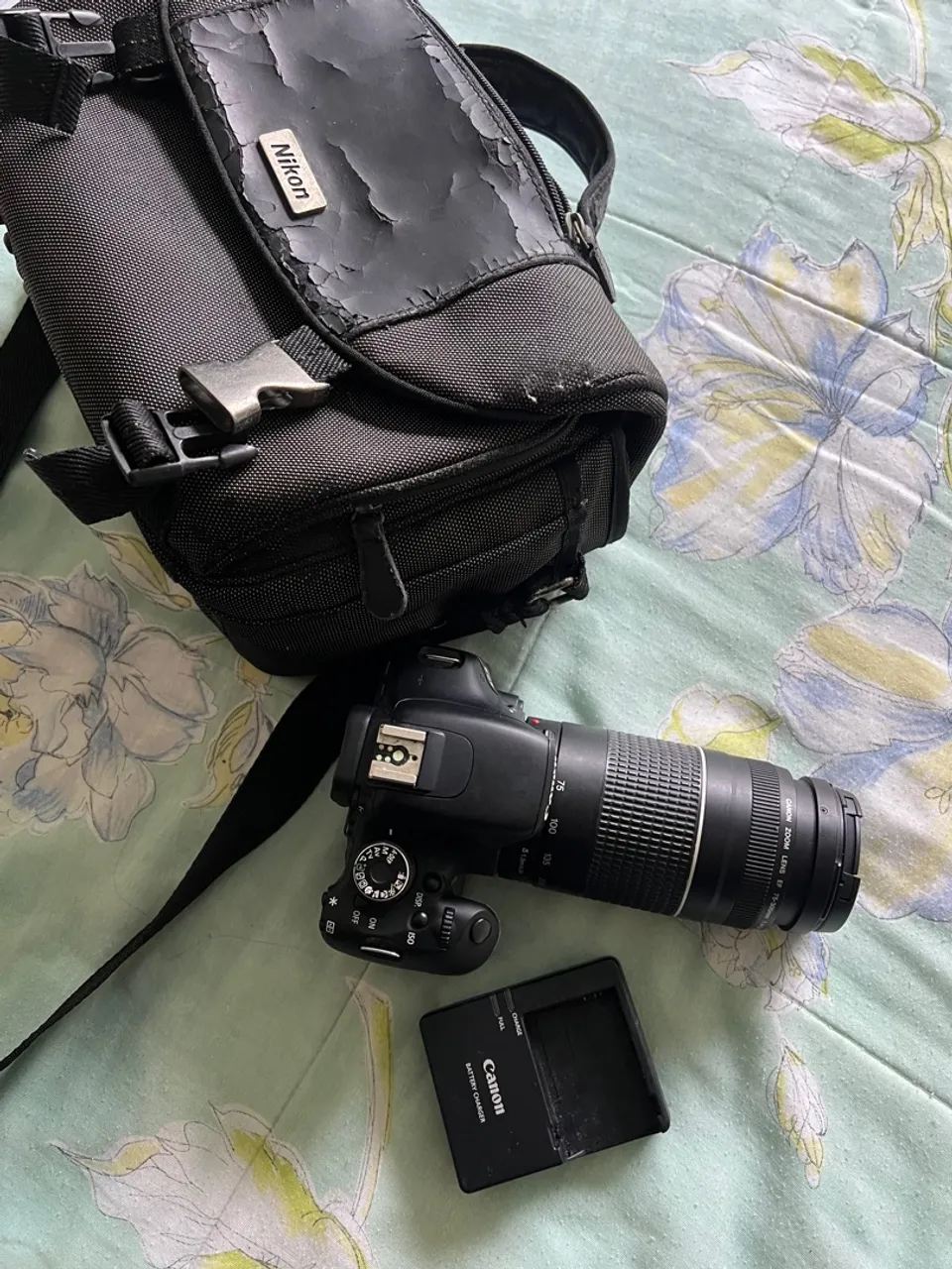 Câmera Canon com Lente e Acessórios