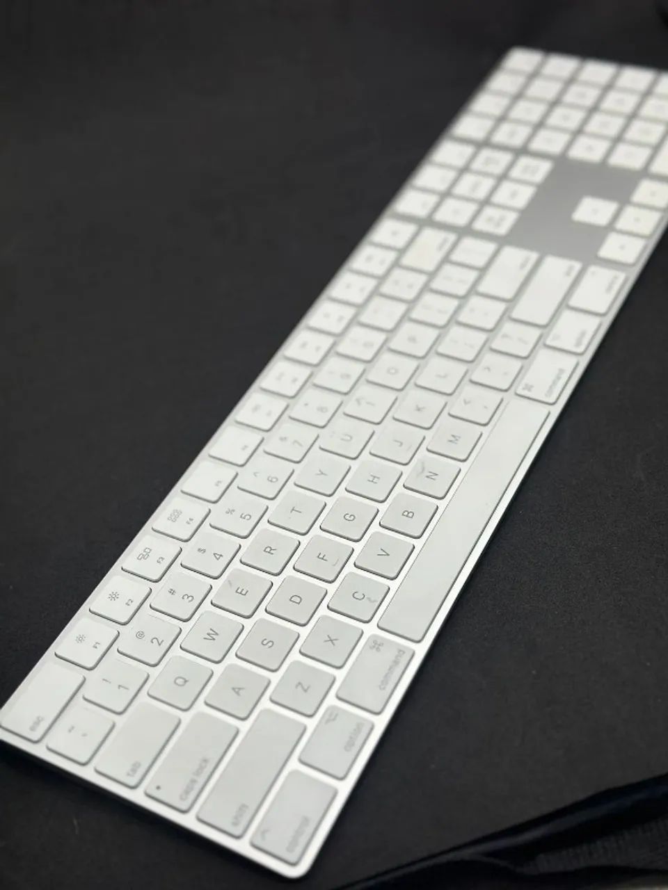 Teclado Apple Magic Keyboard  A1843  Com teclado numérico, Branco   