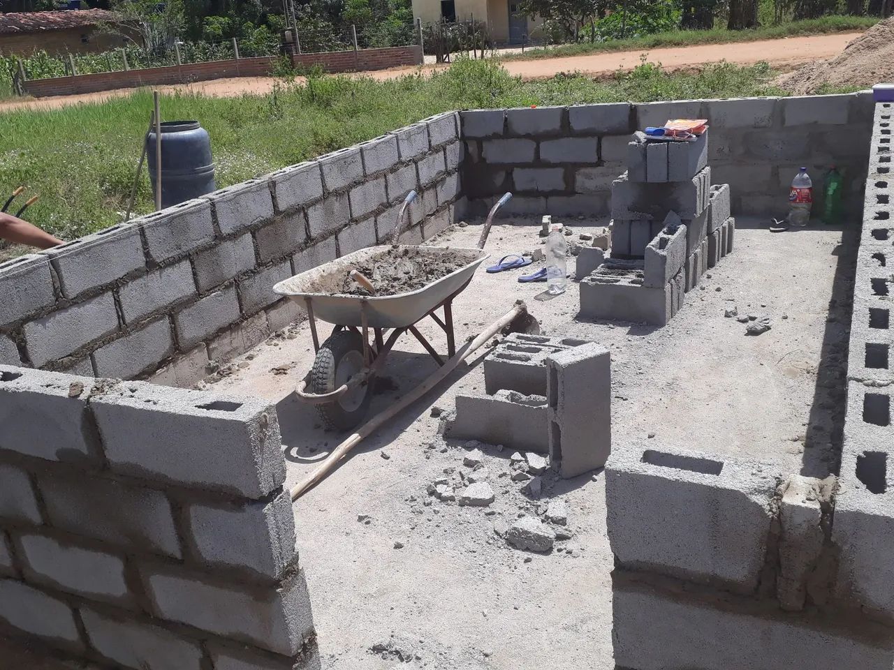 Pedreiro, eletricista 