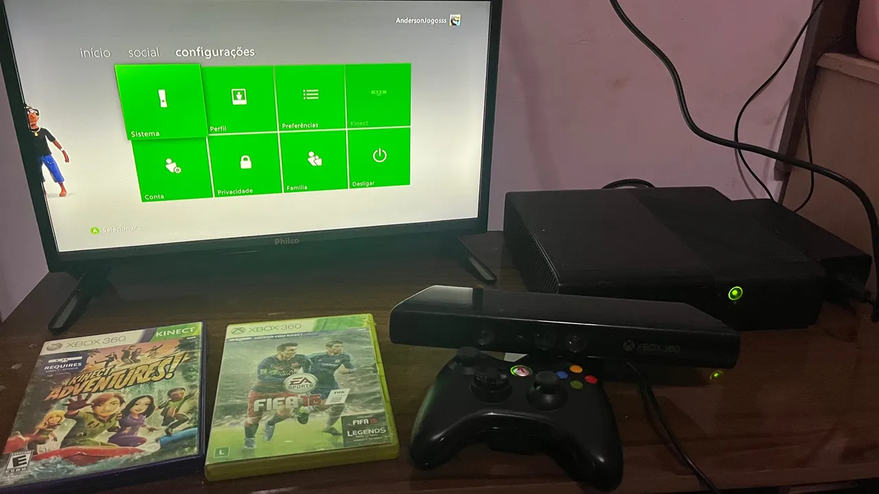 Xbox 360 Super Slim funcionando + Xbox 360 Slim p/ peças
