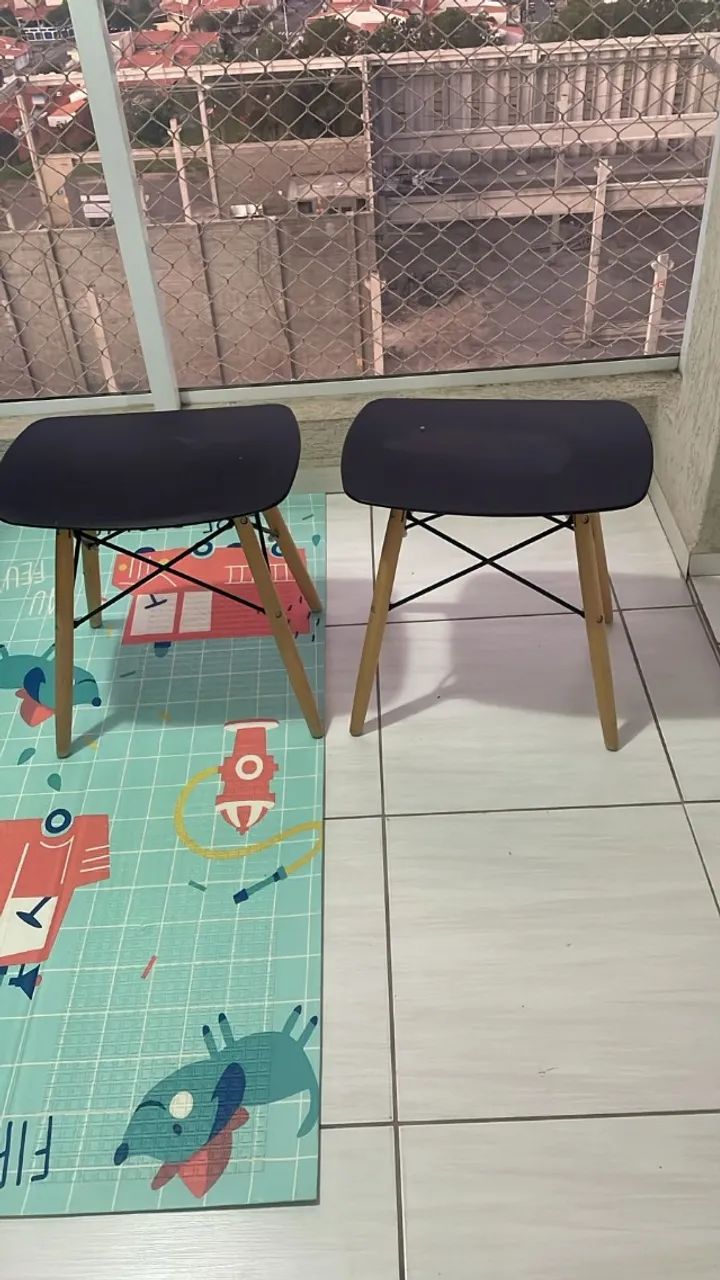 2 cadeiras sem encosto