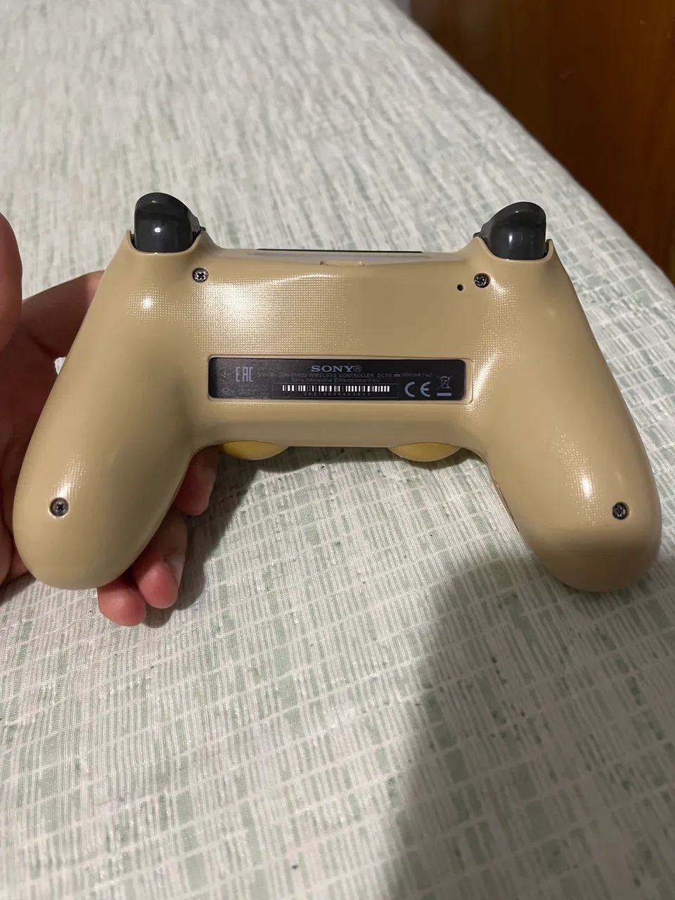 Manete Ps4 dourada 3 meses de uso - Foto 2