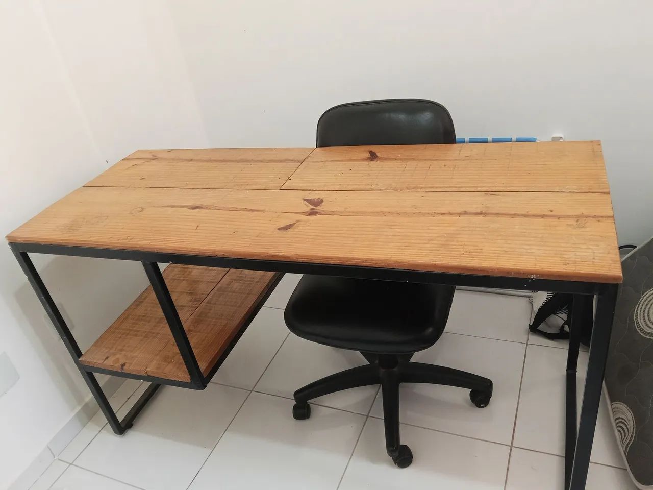 Escrivania em pinos