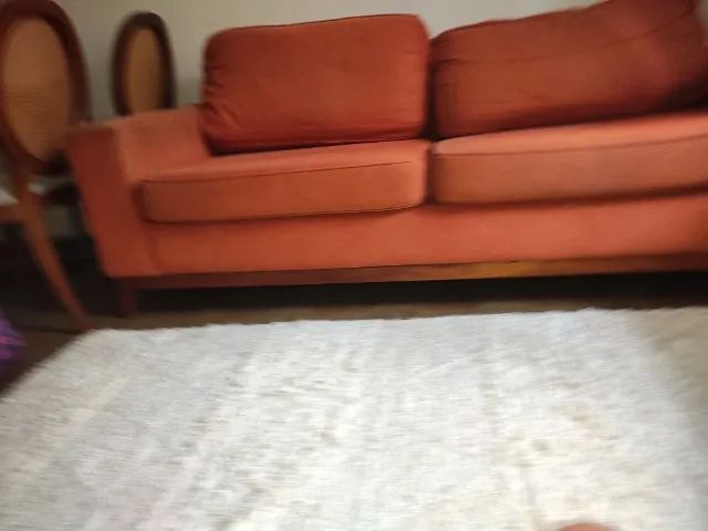 Sofá em bom estado.