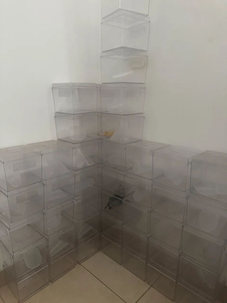 Vendo potes de acrílico 3,5L para granel já com pegador 