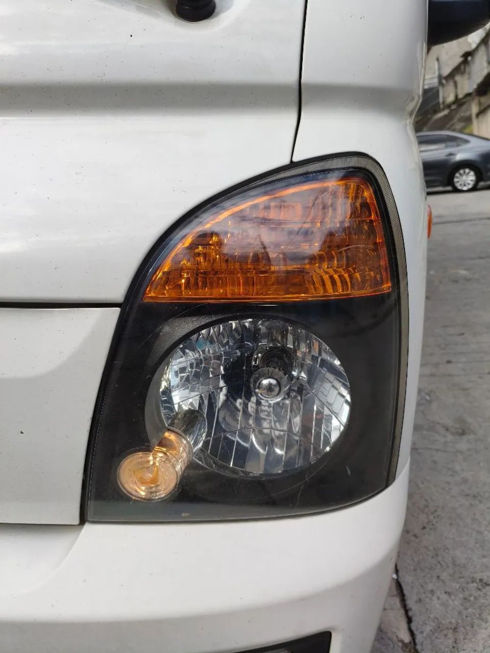 Farol Hyundai HR lado esquerdo original com detalhe - Foto 5