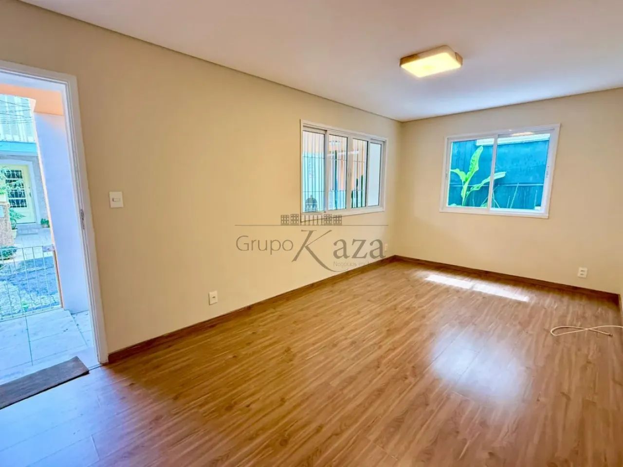 Casa de Rua Fechada - Pinheiros - 3 Suítes - 126m².