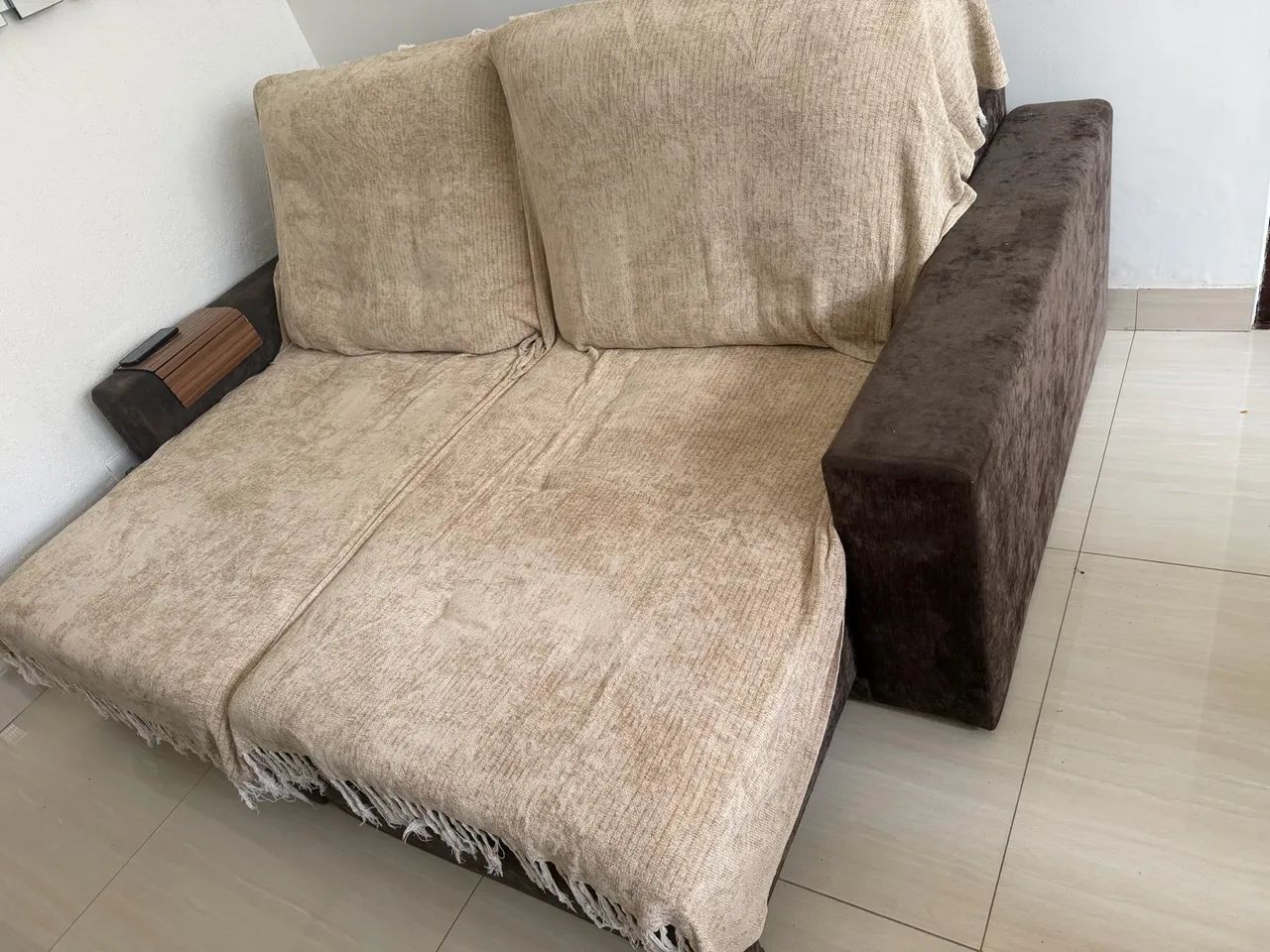 Sofá seme novo com controle remoto 