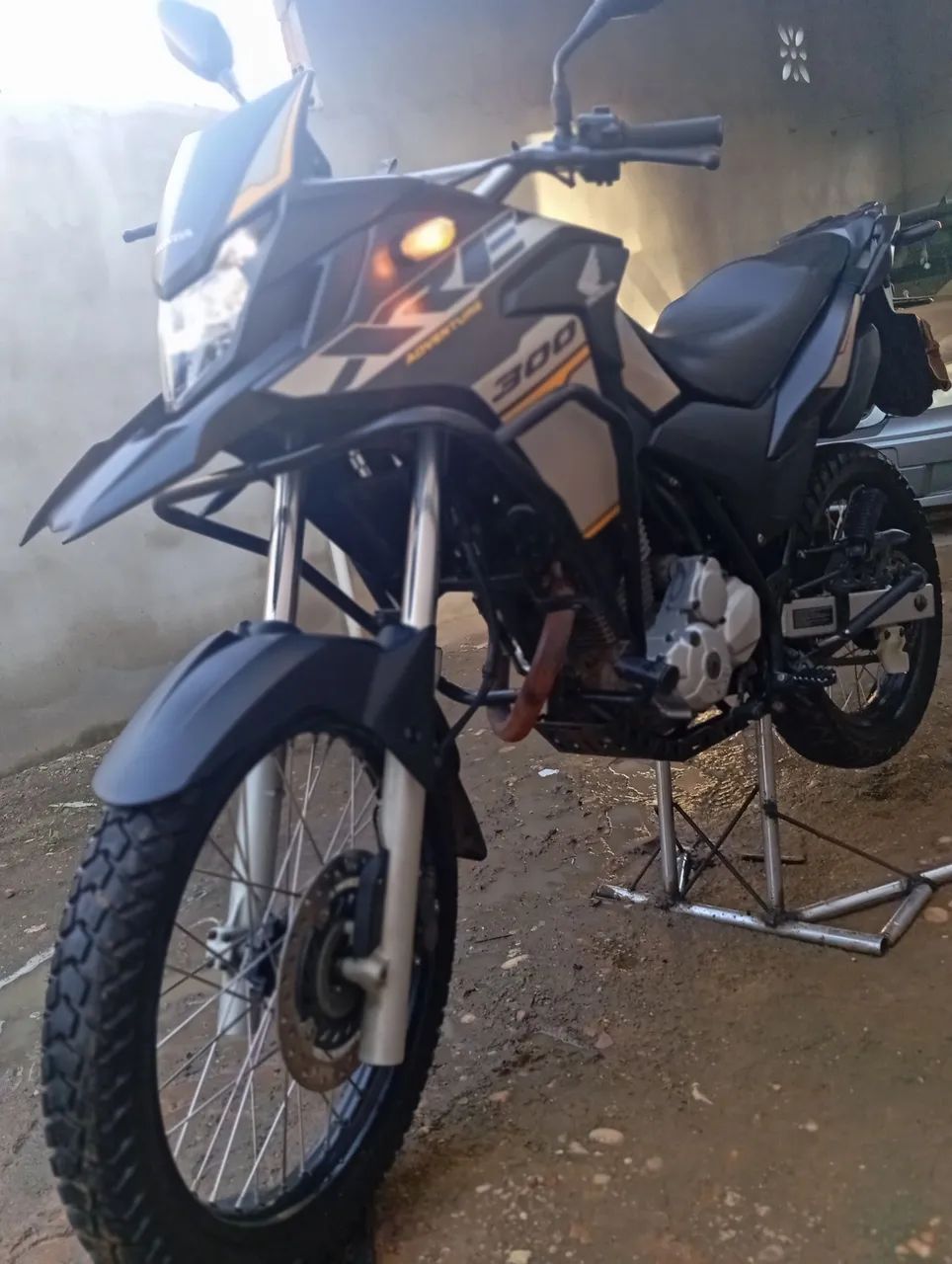 XRE 300 2023 