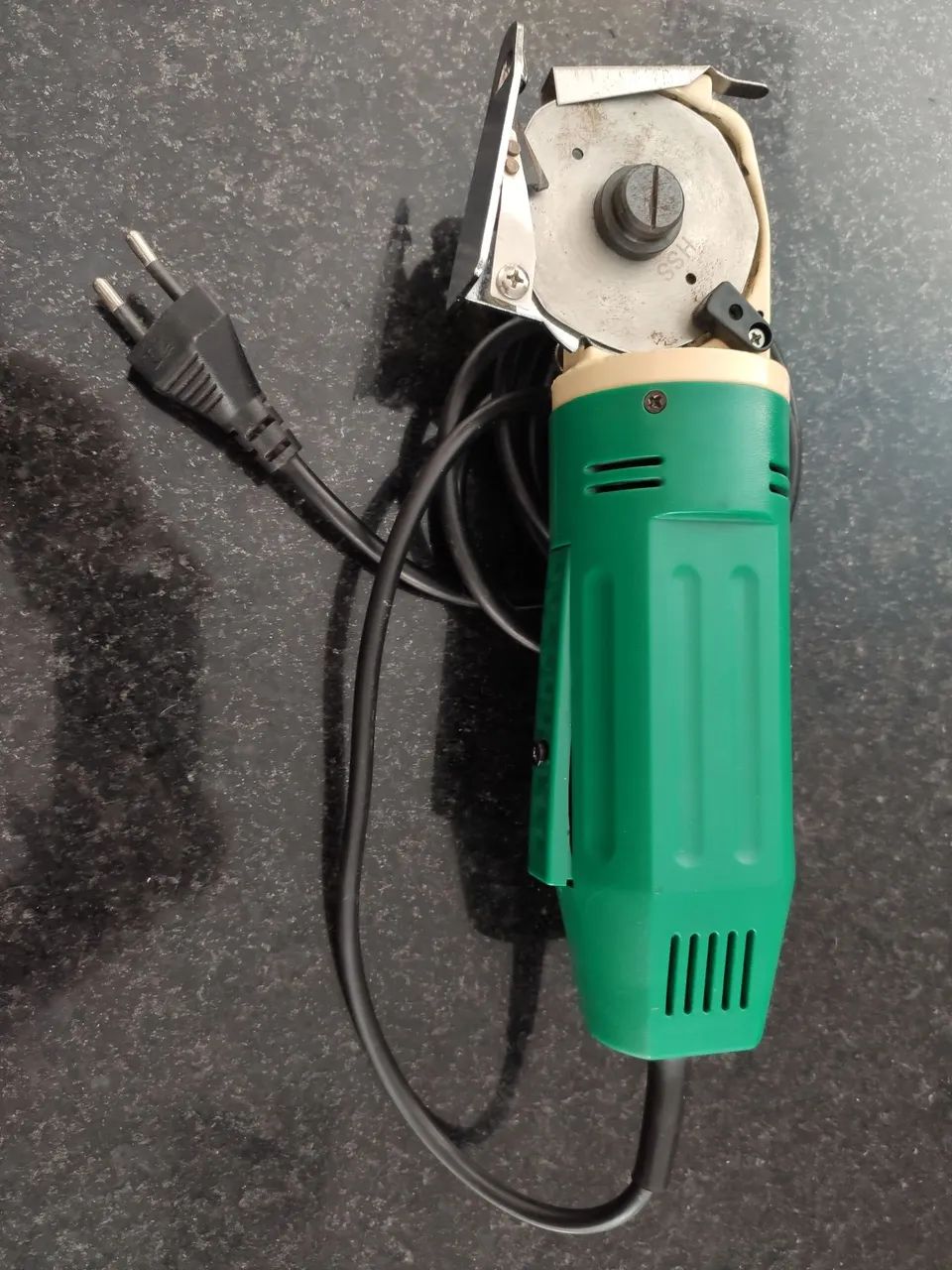 Maquina de Cortar Tecidos Bananinha
