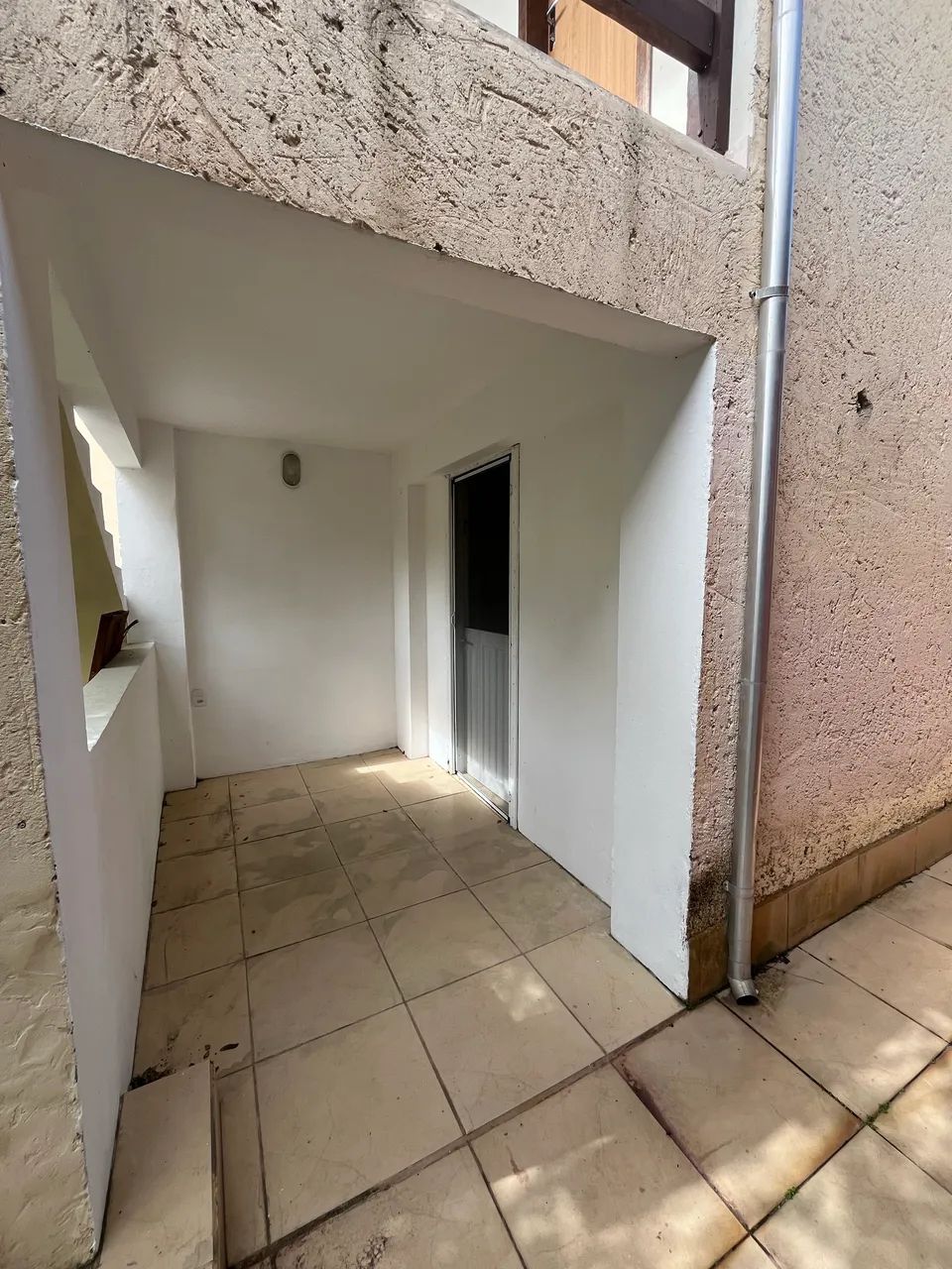 Aluguel anual de Apartamento térreo em rua tranquila - Foto 2