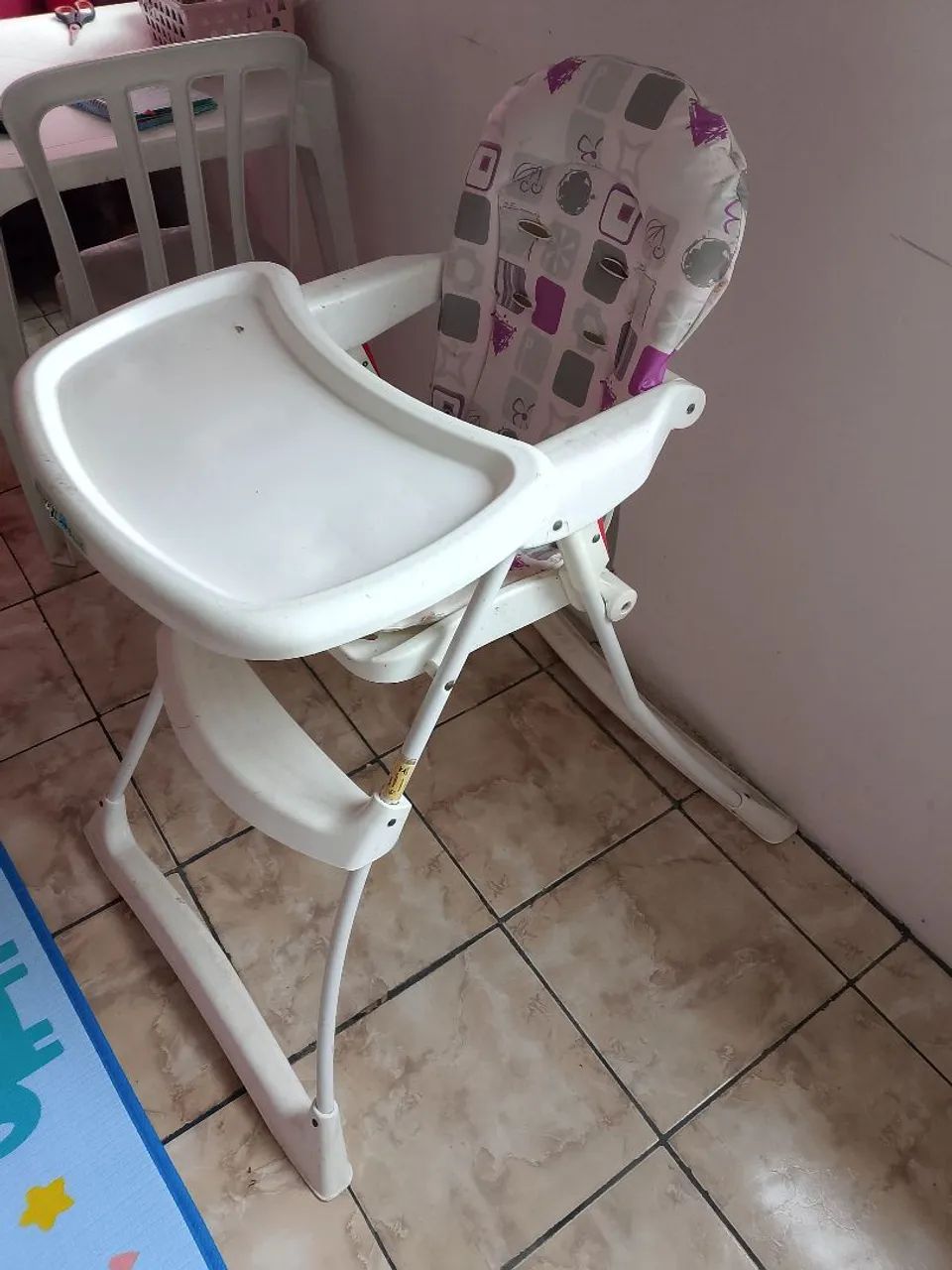 Cadeira de bebê de alimentação 