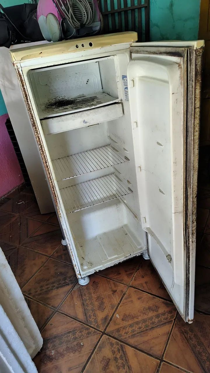 Geladeira velha 