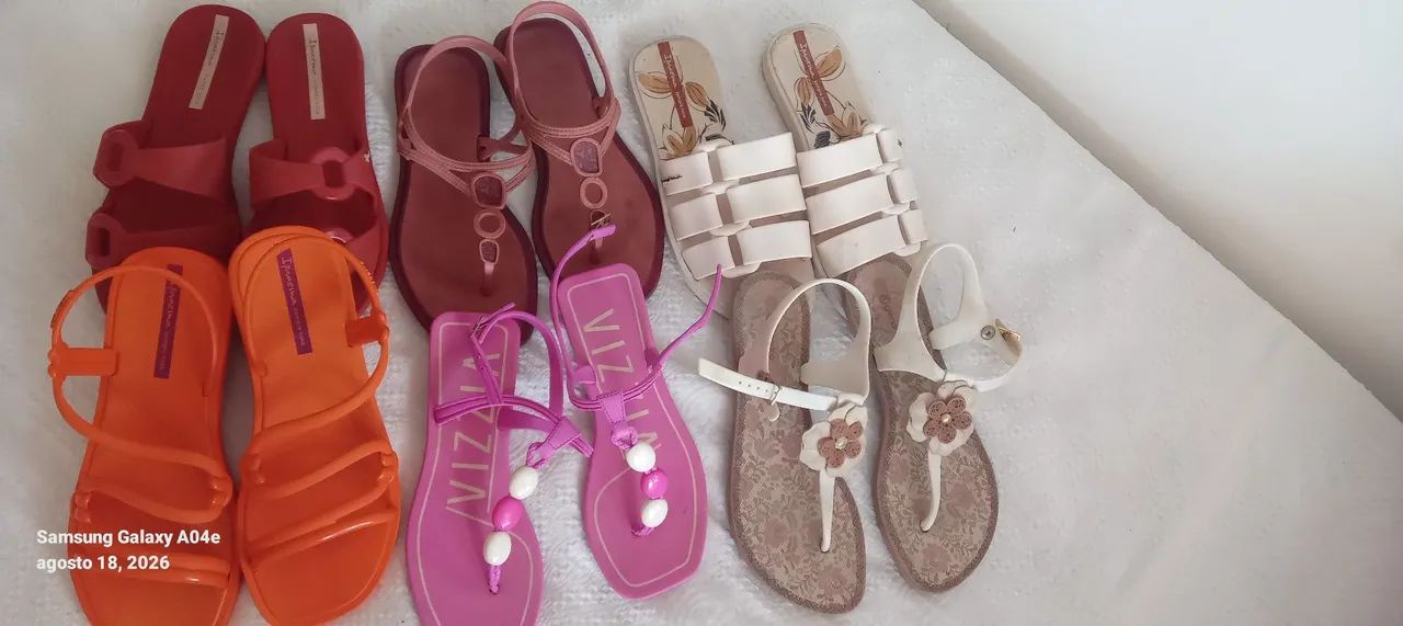 6 Lindos  pares de sandálias de plástico. - Foto 4