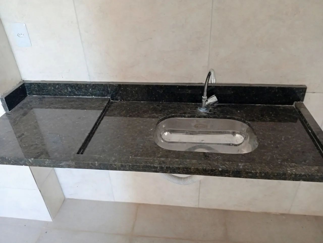 Pia de mármore com cuba nova, com área seca. - Foto 2