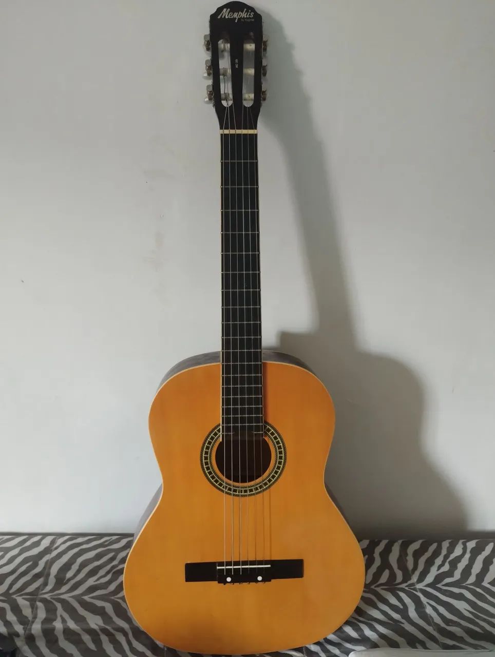 Violão usado.