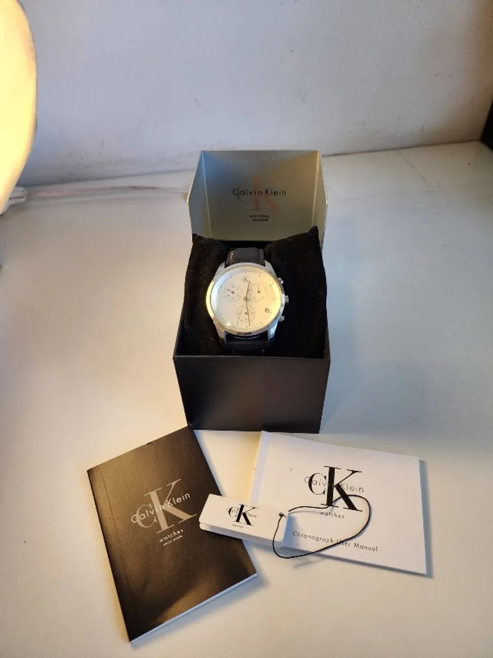 Relógio original Calvin Klein modelo K22271, elegante e funcional, Swiss Made