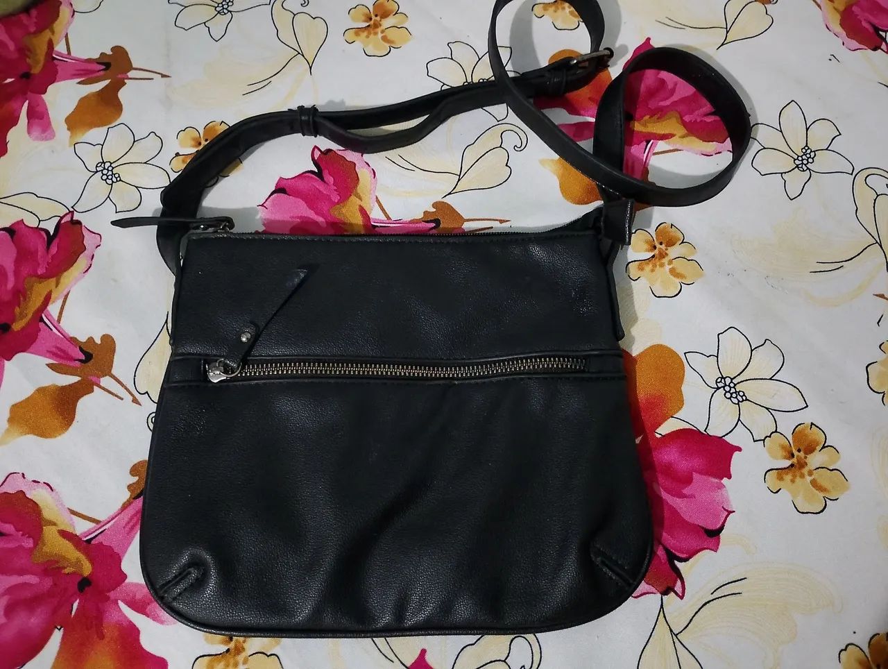 7 bolsas femininas seminovas - Foto 4