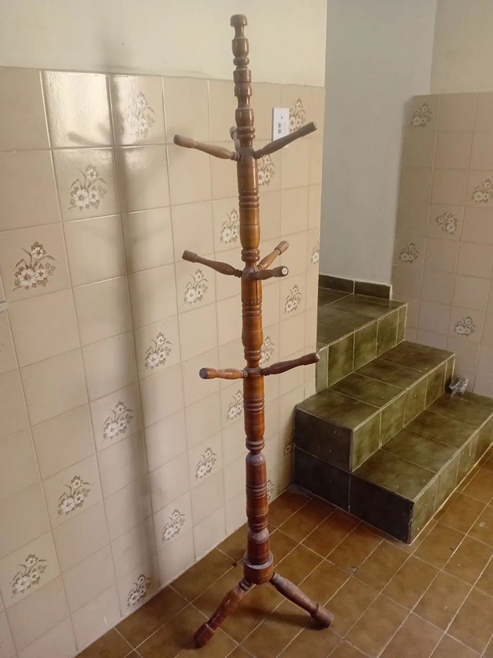 Vendo Cabideiro de Madeira - Foto 2
