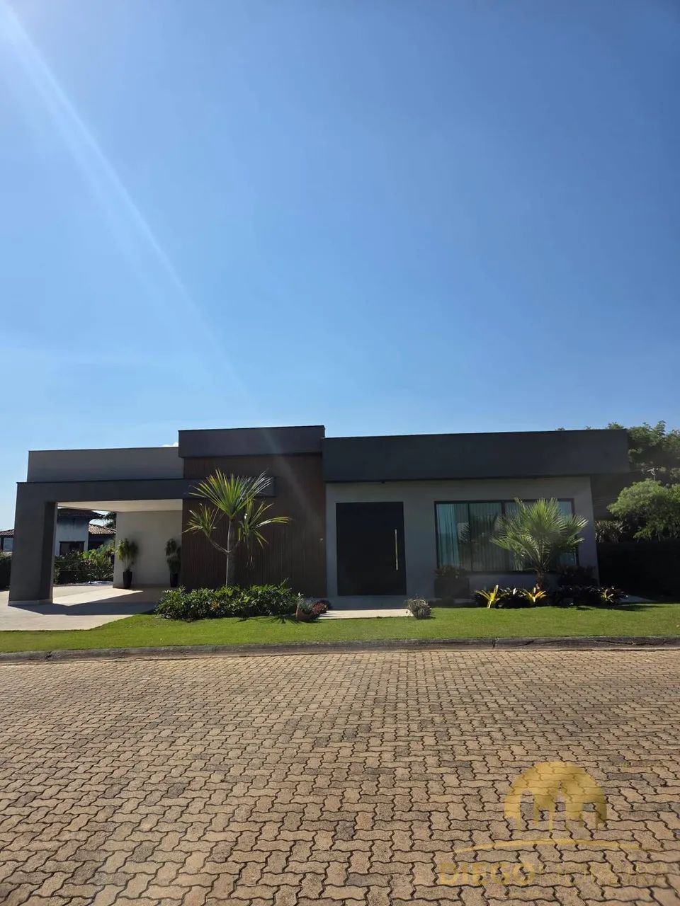 PORTEIRA FECHADA  CASA COMPLETA, MODERNA E SOFISTICADA!