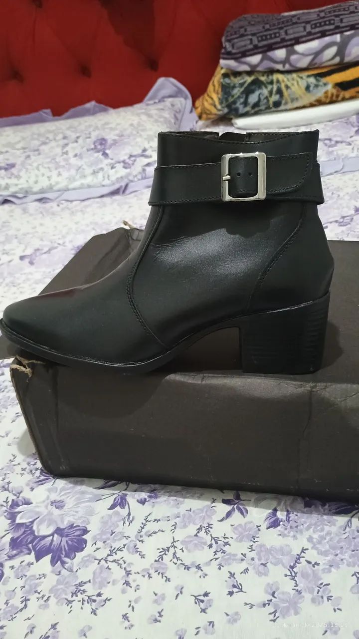 Vendo, bota de couro legítimo nova na caixa, 