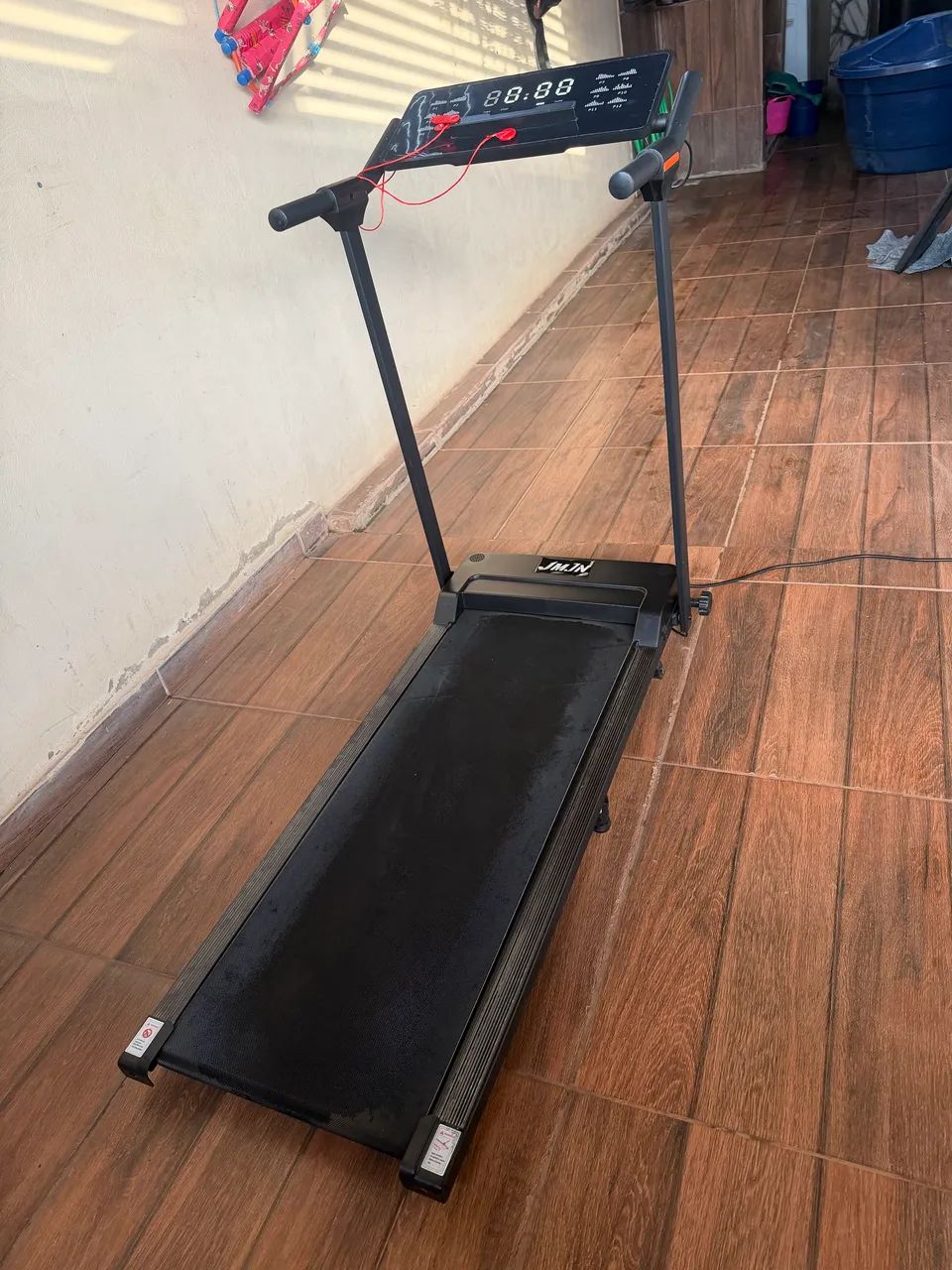 Vendo uma esteira elétrica semi nova - Foto 2