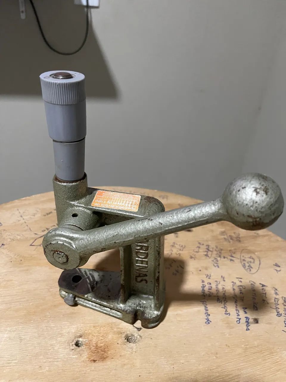 VENDO MÁQUINA PARA COLOCAR BOTÕES  - Foto 5