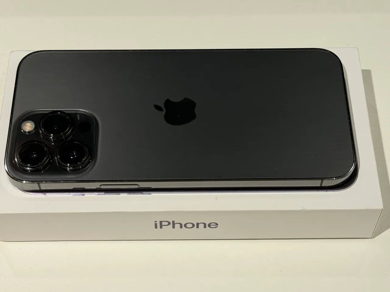 iPhone 14 Pro Max Roxo Profundo