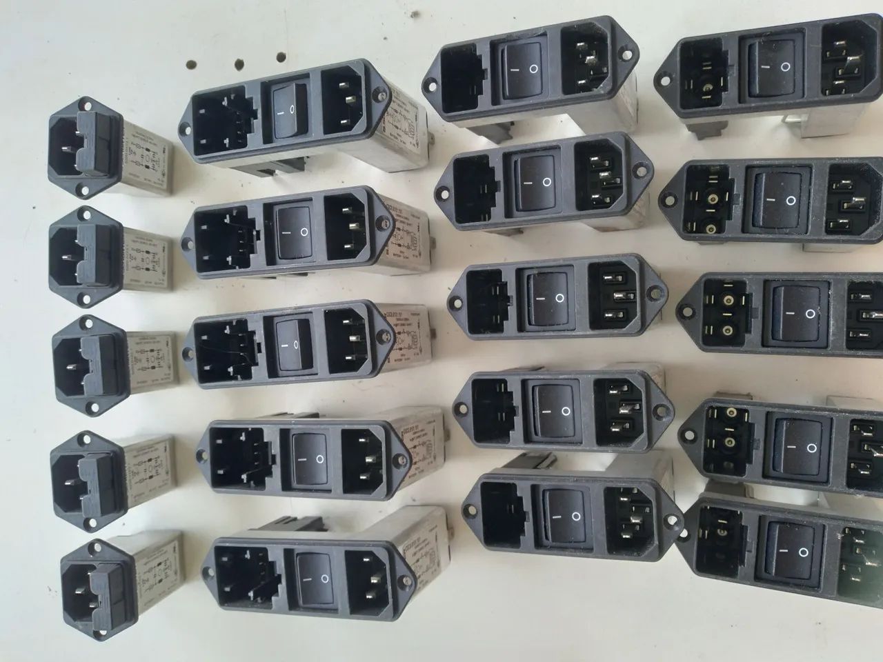 20 CONECTORES SCHURTER NOVOS