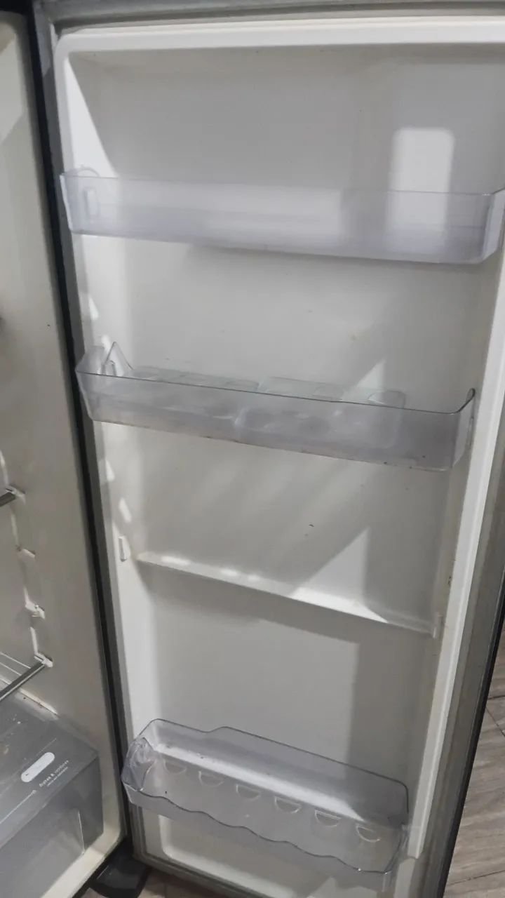 Geladeira Electrolux 322 litros - Foto 4