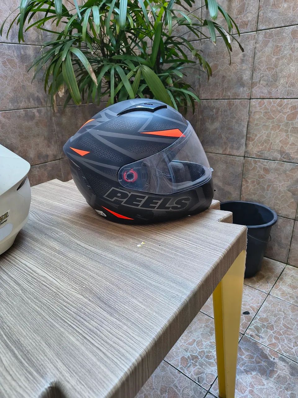 Vendo dois capacetes semi novos  - Foto 4