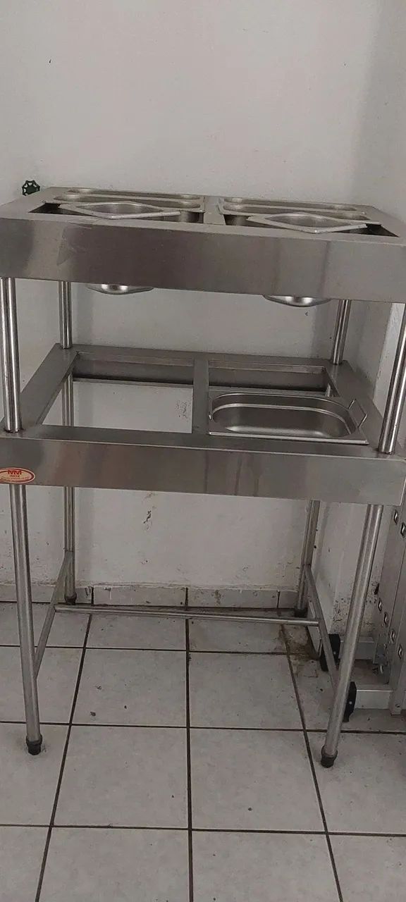 Vendo Balcão Buffet com 7 Cubas