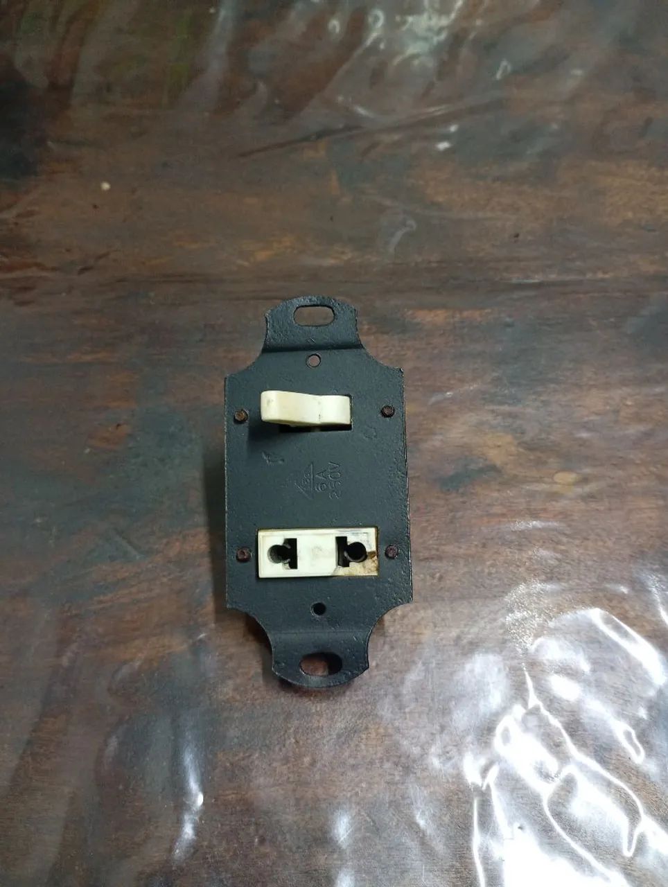 Interruptor Com Tomada Antiga L&C