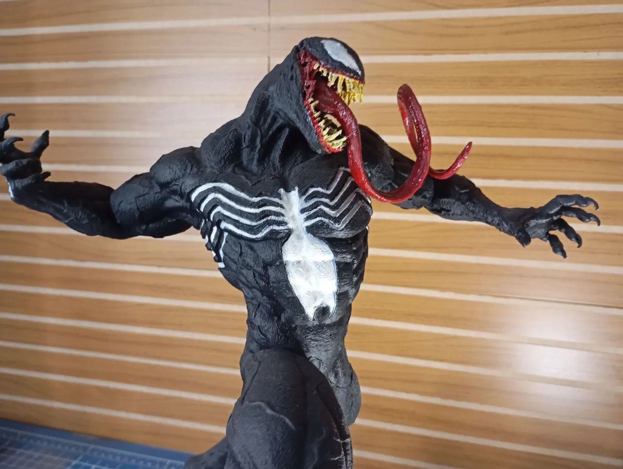 Boneco Venom 50 cm +- - Foto 4