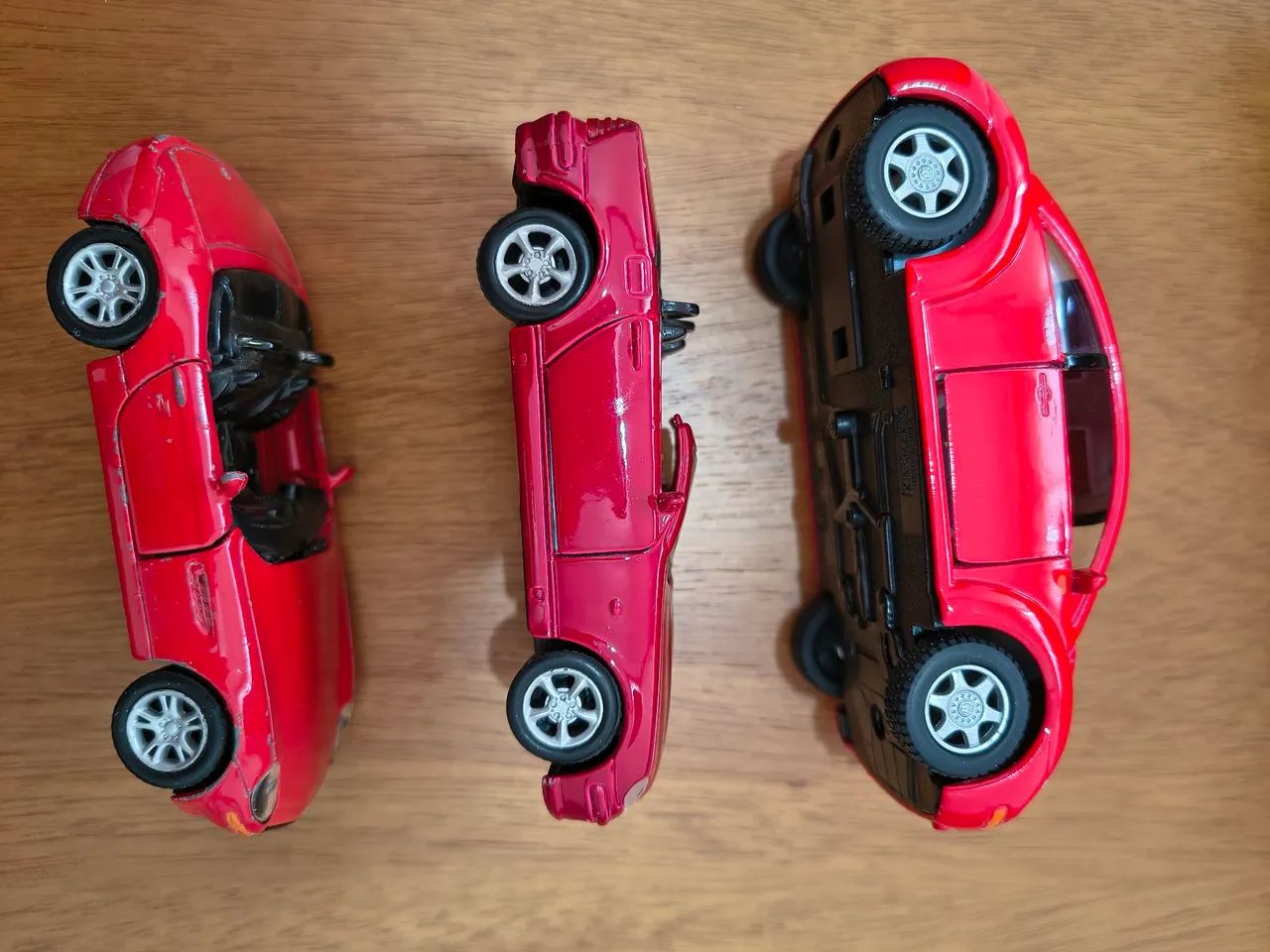 Lote 3 miniaturas/carrinhos de brinquedo Maisto e Kinsmart - Foto 5