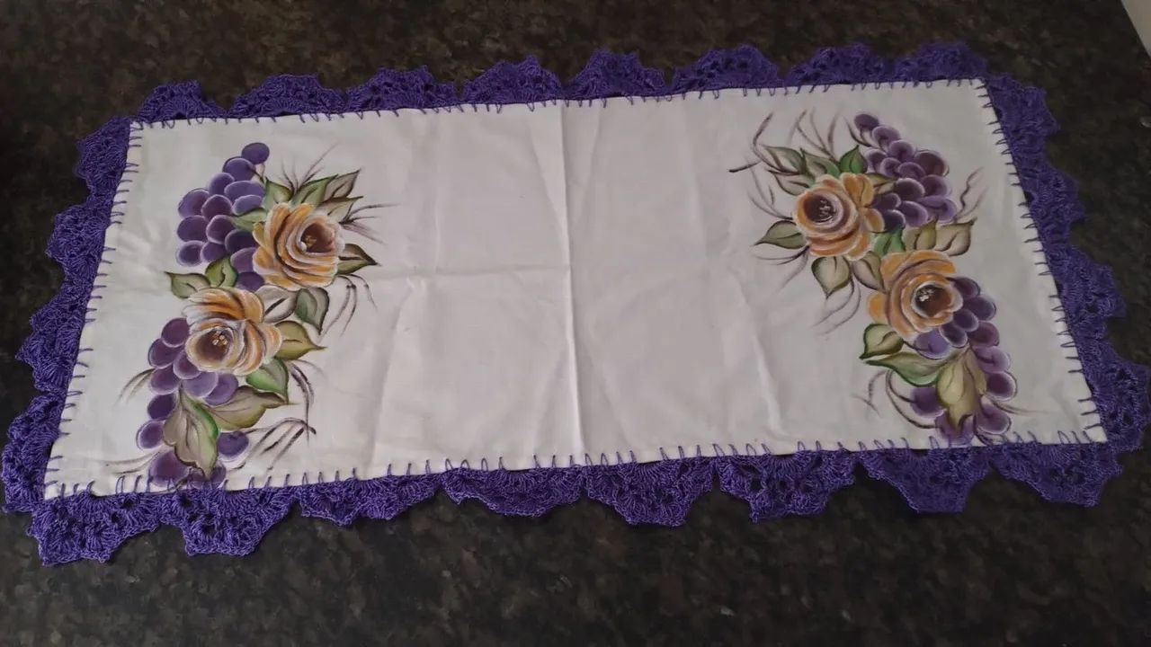 Centro de Mesa Com Bico de Crochê 97cm x 50cm - Foto 4