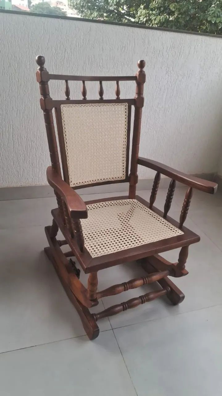 Cadeira de balanço de palhinha 