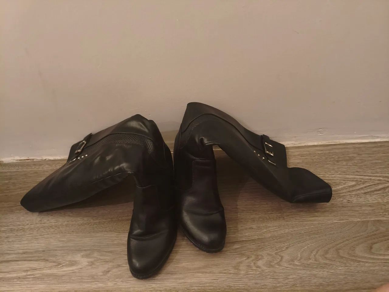 Bota de cano alto e de salto - Foto 4