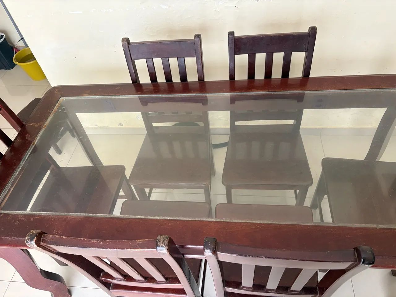 Mesa de madeira maciça com 6 cadeiras - Foto 4