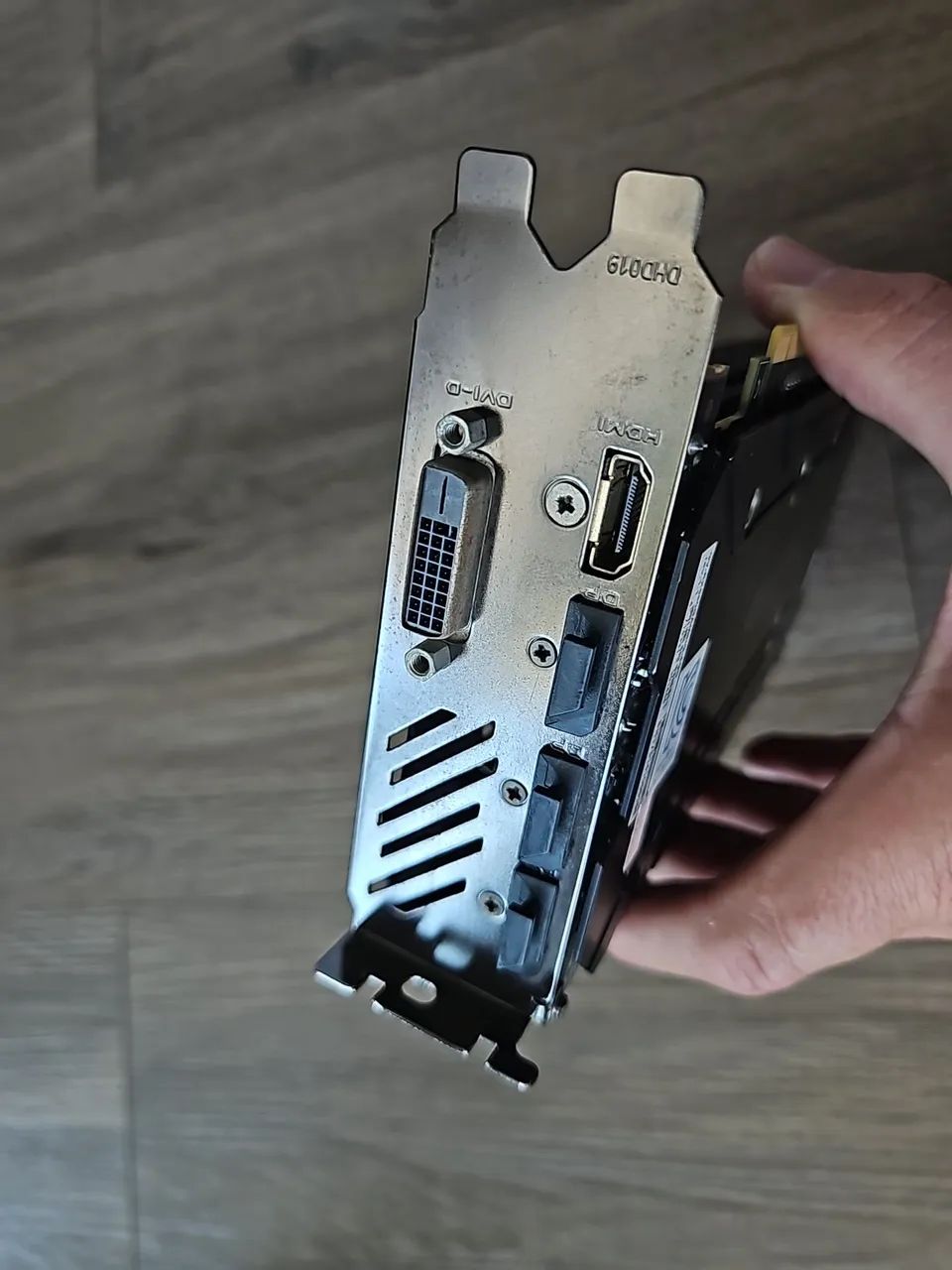 RX 580 Gigabyte - 2304 SP - 4GB - Foto 2