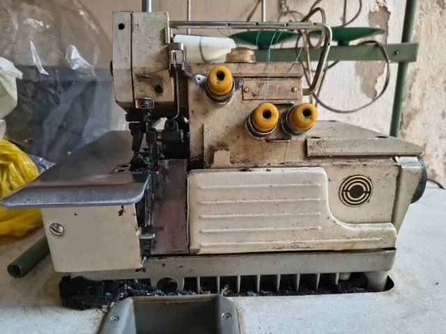 Máquina Overlock