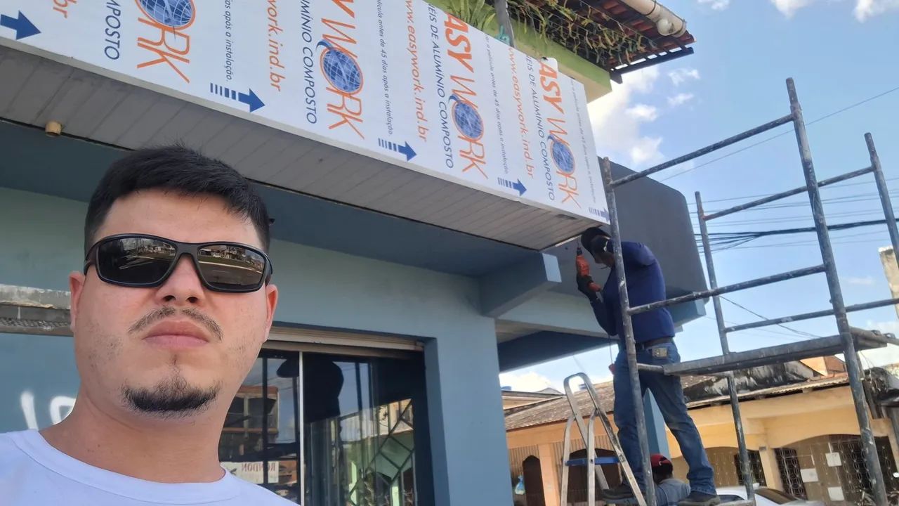 Fachada em acm letreiro e lona