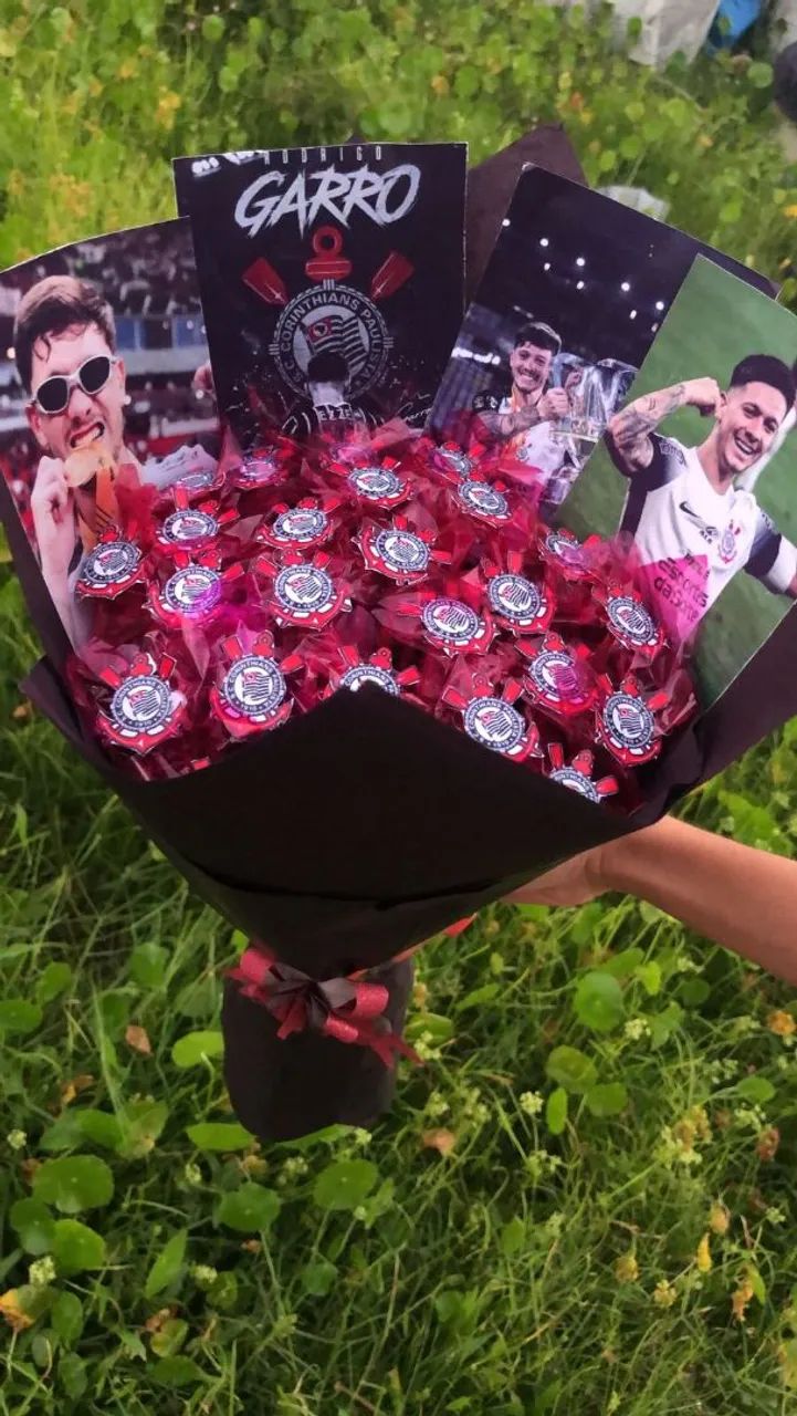 PRESENTES: BUQUÊS de cetim, borboleta, outros