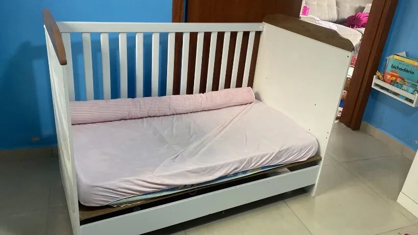 berço completo vira mini cama da marca grão de gente - Foto 2