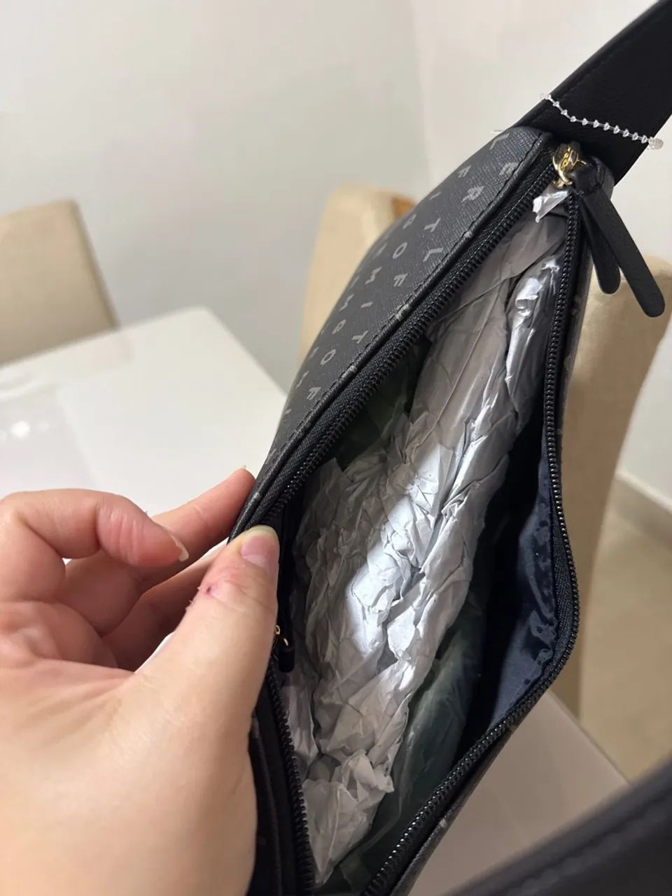 Bolsa importada e nova Tommy Hilfiger! Com etiqueta - Foto 4
