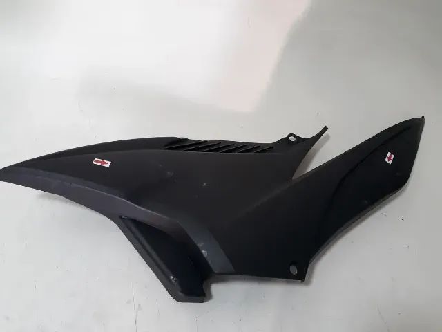 Carenagem Lateral Honda Cb 300 10/15 L/e Orig 57274 Preto - Foto 4